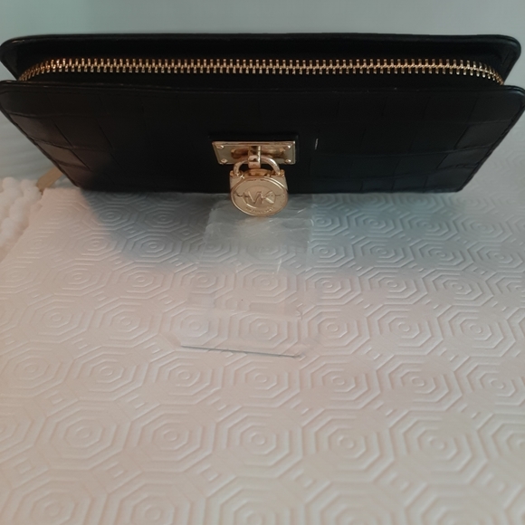 Michael  kors leather  wallet  Black/Gold - Picture 11 of 12